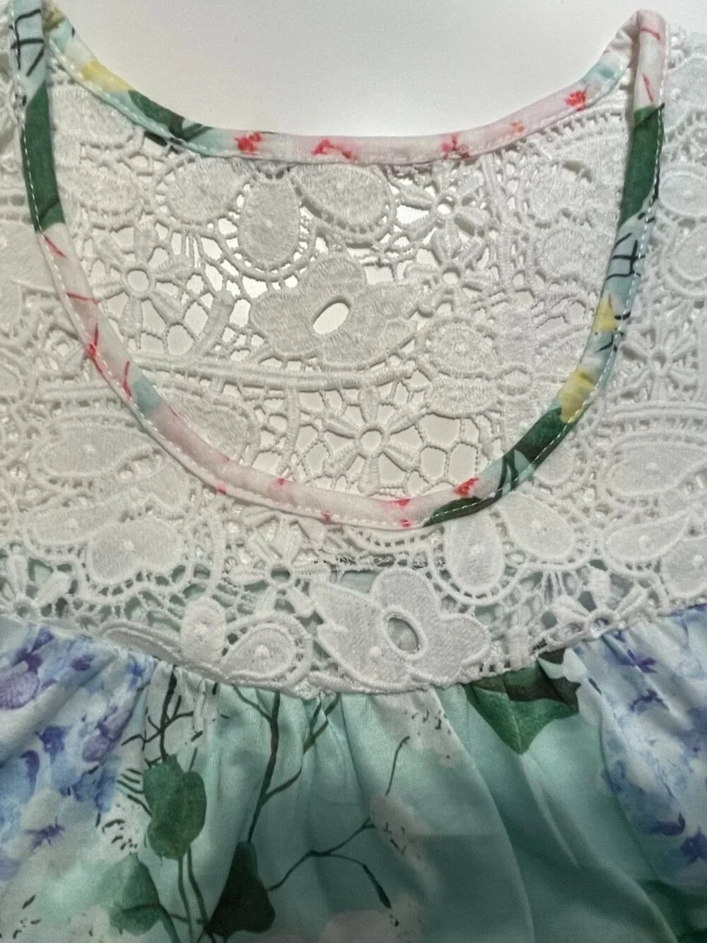 Women’s Green Floral Sleeveless Nightgown Med Lace Trim Knee Length Excellent